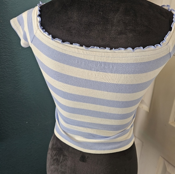 Top - Picture 2 of 3